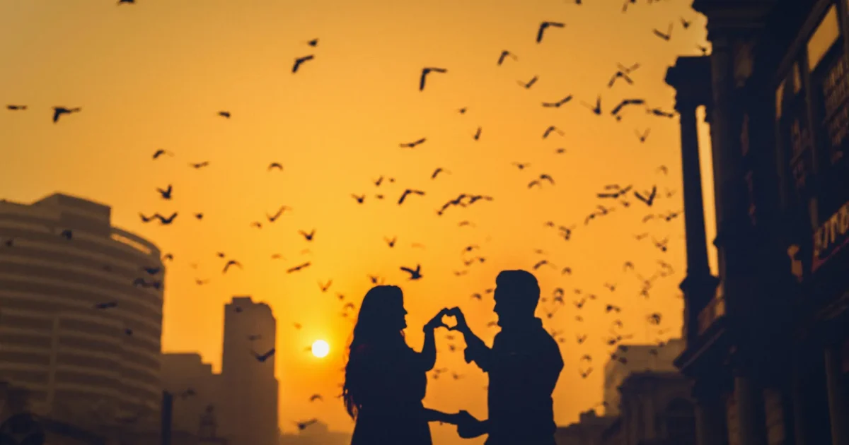 ہر راہ پہ بکھرے ہیں انگارے تعصب کے