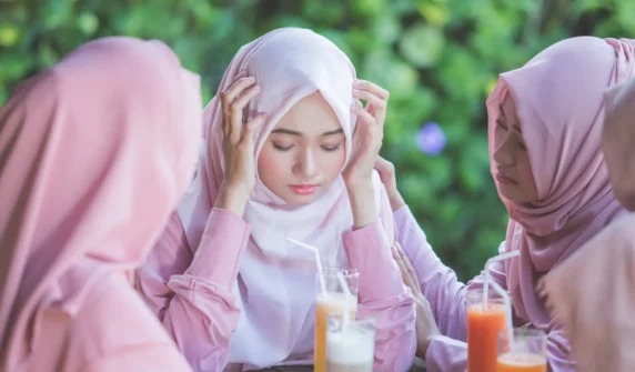 ہمدردی وہ کیفیت ہے جس میں انسان دوسروں کے دکھ کو اپنا دکھ سمجھتا ہے اور اس کے ازالے کے لیے اپنی توانائیاں استعمال کرتا ہے۔